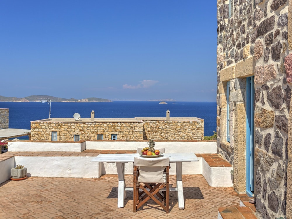 Eirini's Luxury Hotel Villas