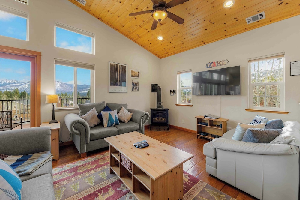 Lookout Point Retreat for 6