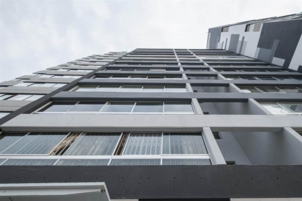 Charming Spacious Apt w City Ocean Views view 4
