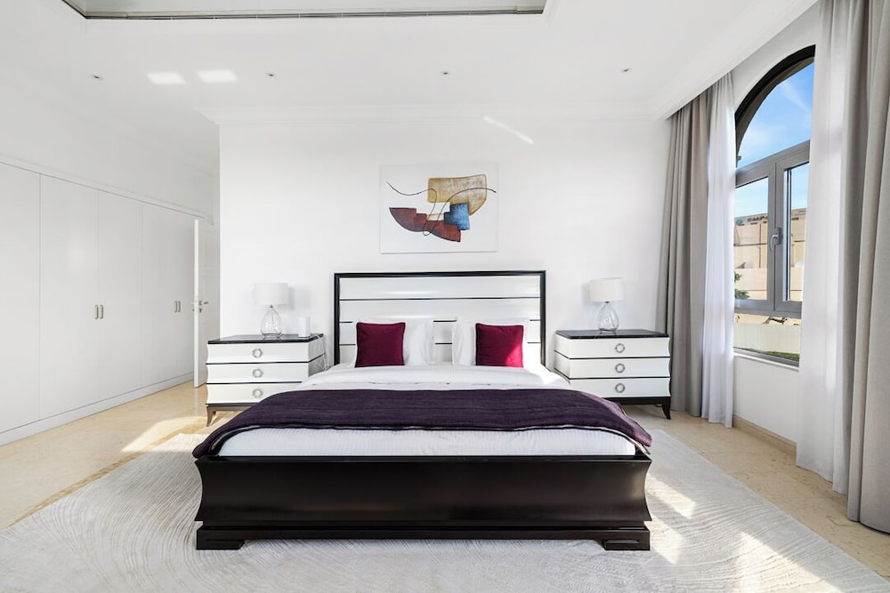 5BR M Private Villa Direct Beach Access