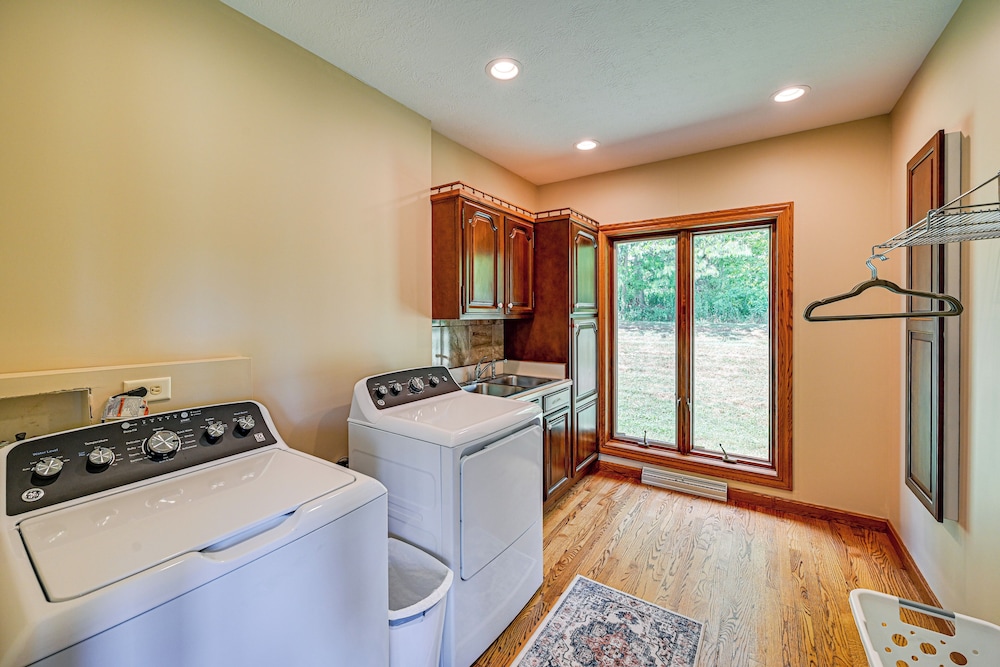 Rural & Private Dover Retreat: Close to Wineries!