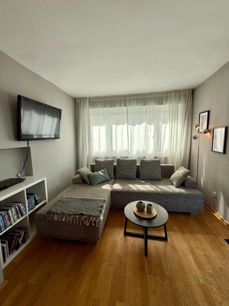 Cozy Apartment Salzburg, 50 m2, With Garden, Terrace, own Entrance, Free Parking