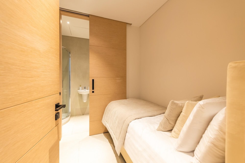 Gorgeous Apt wz Stunning Sea Views in Address JBR
