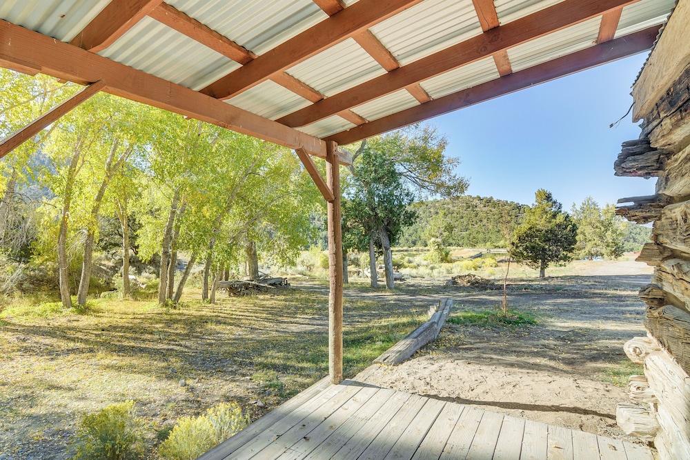 Bryce Canyon Basecamp: Historic Homesteader Cabin