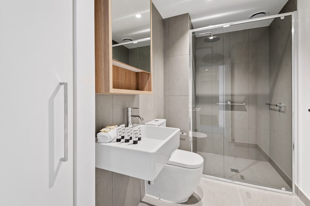 2-bed Inner-city Pad With Pool,