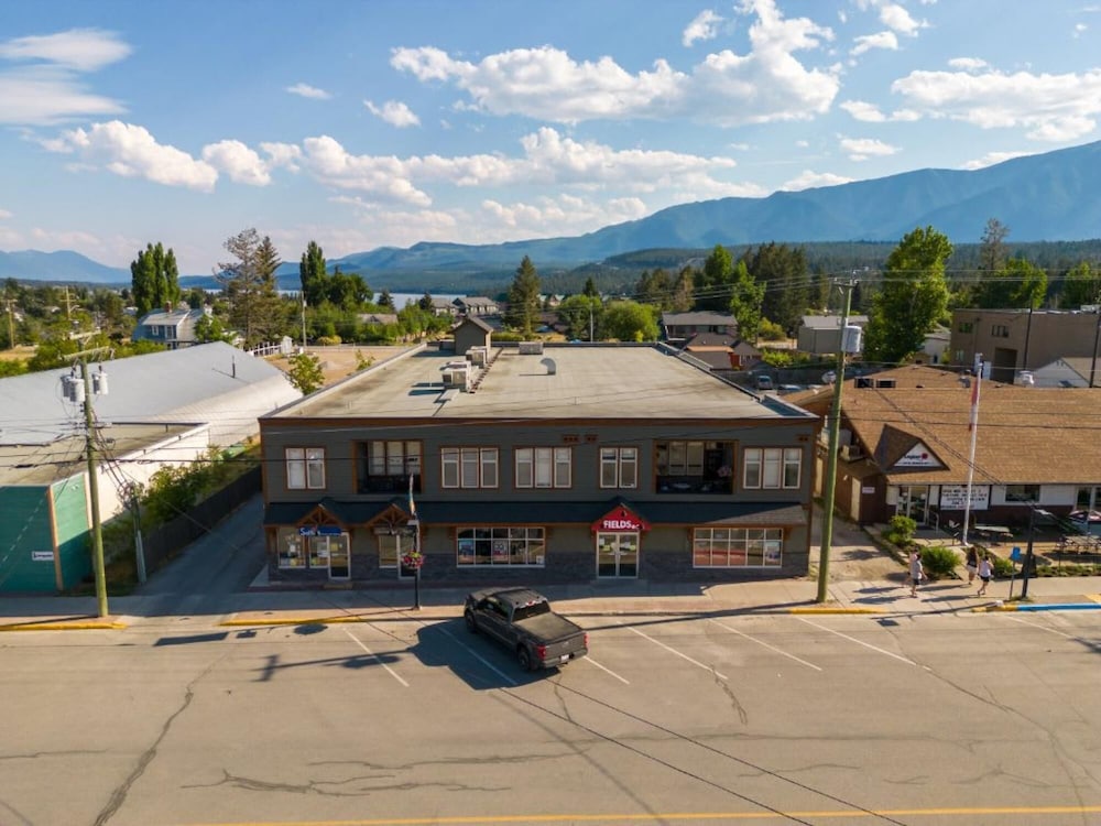 The Grizzly House No Service Fees Patio BBQ