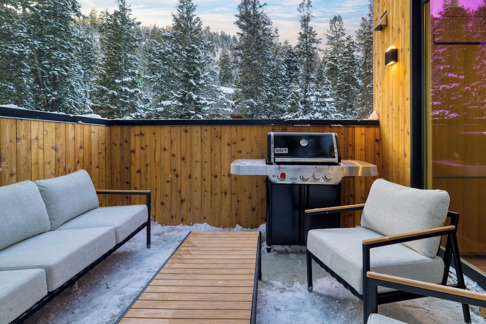 Parkview Mountain House Luxury Ski Home w/ Hot Tub Near Trails & Downtown
