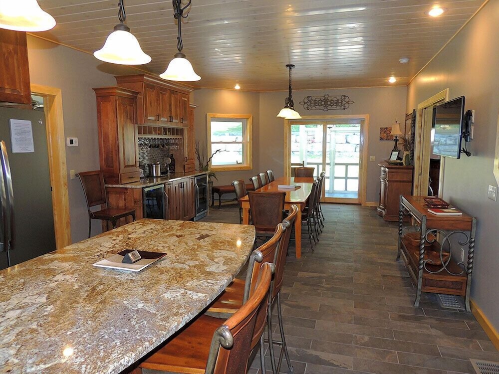 Angel Rock Waterfront Cottages and Vacation Homes