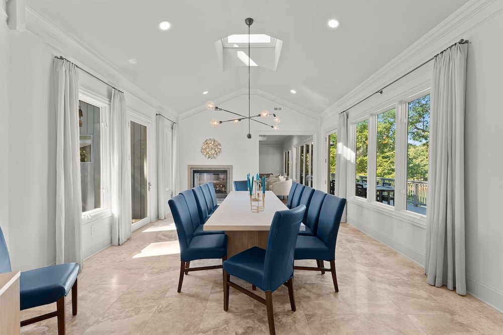 Modern Masterpiece by Avantstay Waterfront Private Dock
