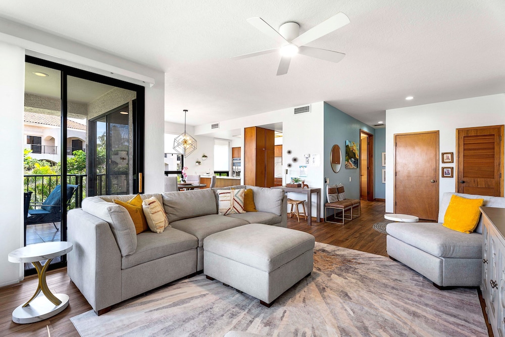 Newly Renovated - Gorgeous Condo & Location - Vrkcv