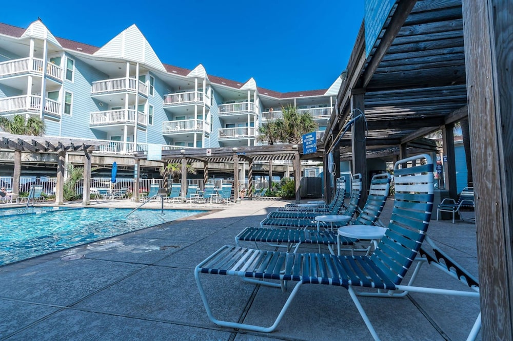 Beautiful Blue Heron Sleeps 6 Great Views