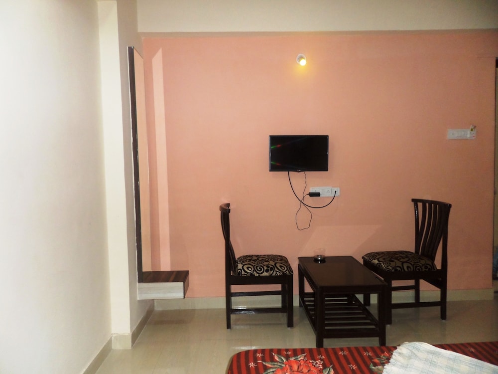 Riya Raj Hotel