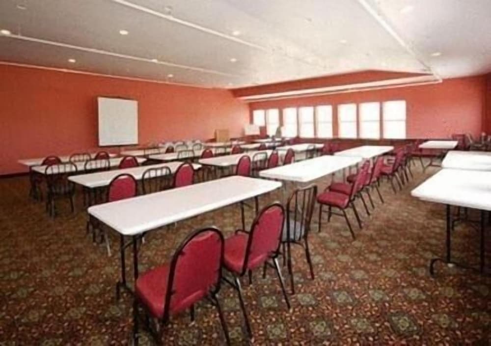 Crown Choice Inn & Suites Lakeview & Waterpark