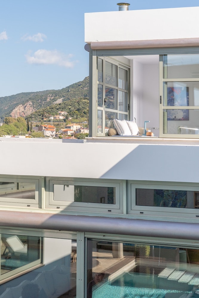 Lefkon Villa With Pool by the Sea - N Peloponnese