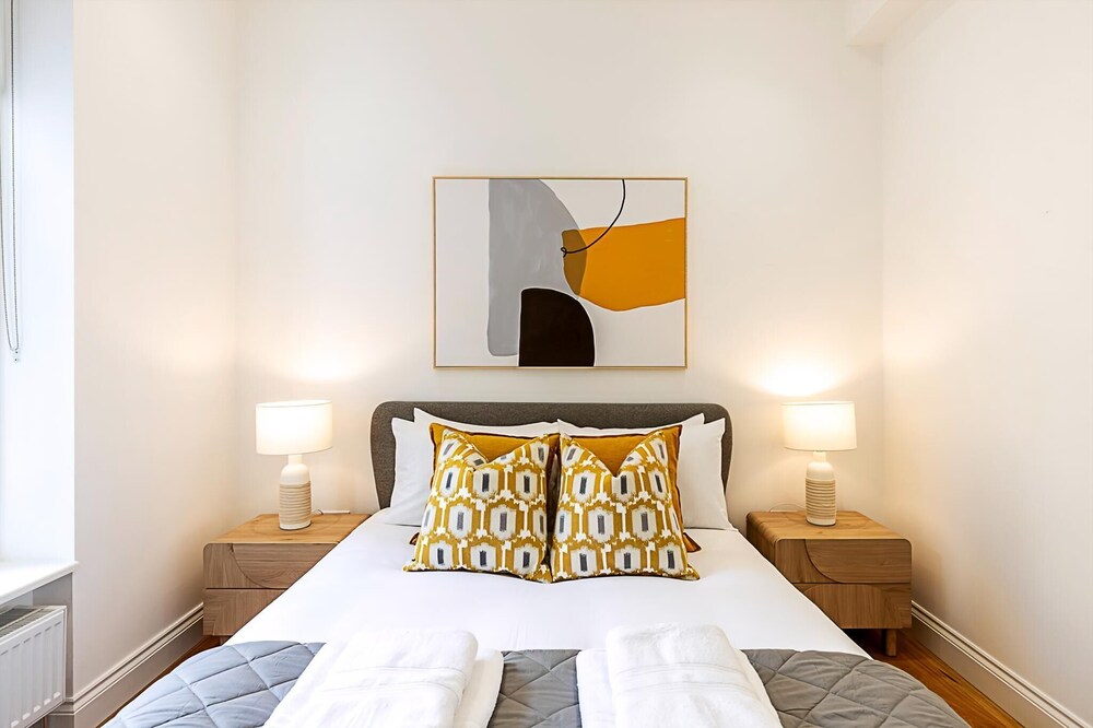 Urban Luxury in the Heart of Chelsea - King Bed!