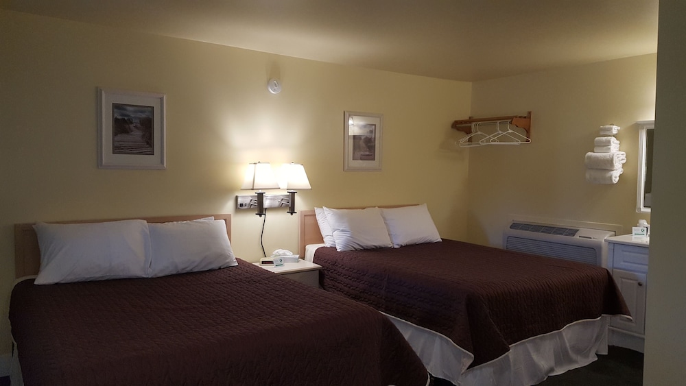 Captain's Quarters Motel - Property Image 32