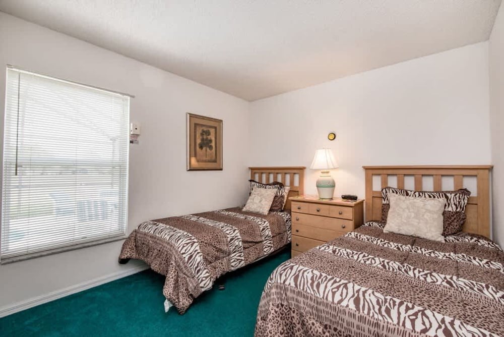 Villa Near Disney 4 Bd 3 Bt With Private Pool Quiet Comminuty