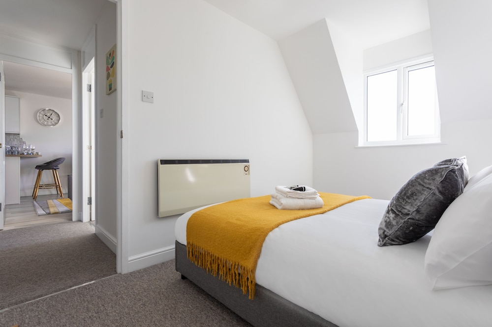 Castle Reach Apartment by Creative Stays view 2