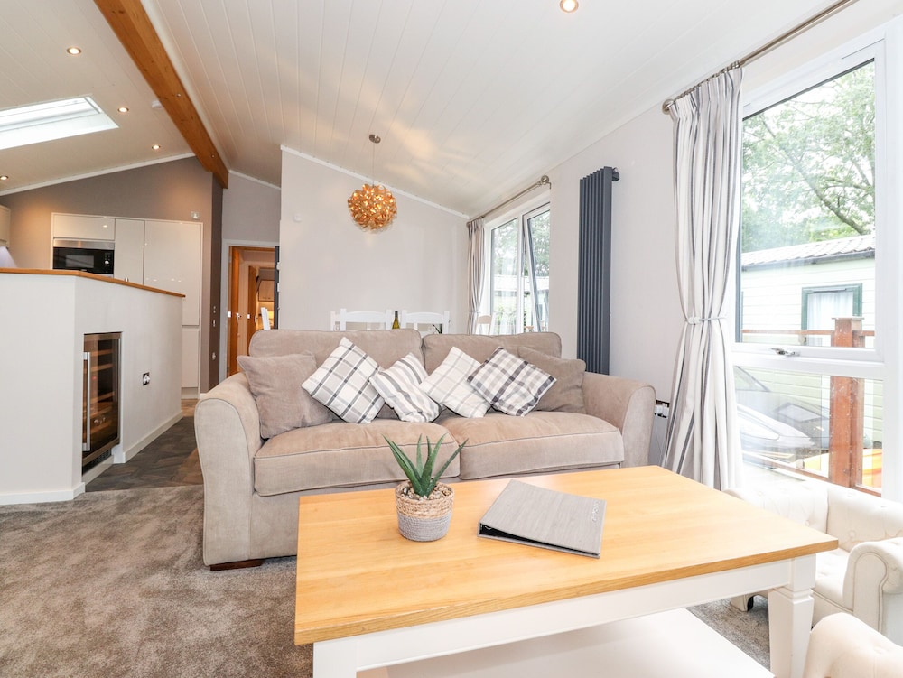 Loubi's Lakeside Lodge