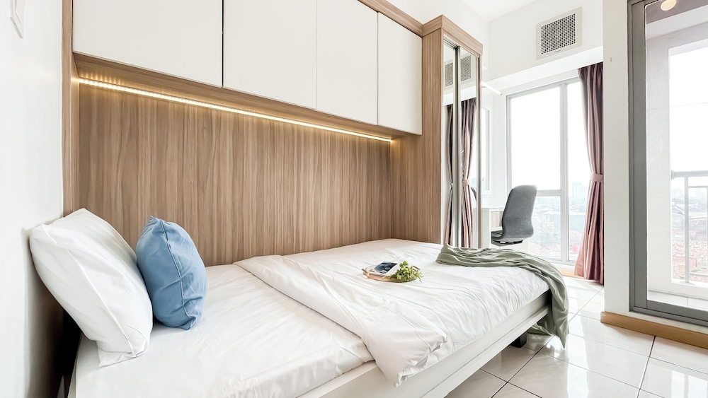 Modern Living Studio Room Apartment M-Town Residence