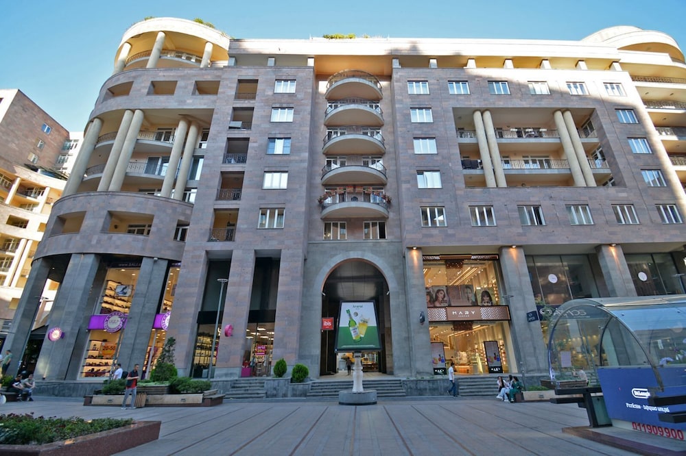 North Ave. Apartments by Luxe Group HH55