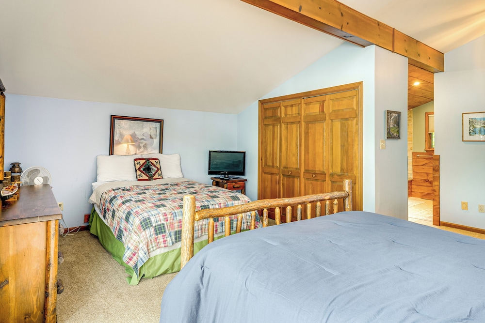 Dock & Hot Tub: Scenic Beech Mountain Lakes Gem!