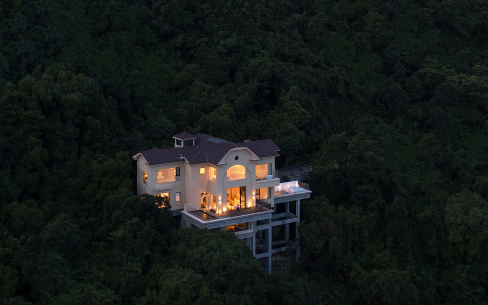 Miyue Shenzhen Tianlu Secret Wild Wizard Holiday Hotel