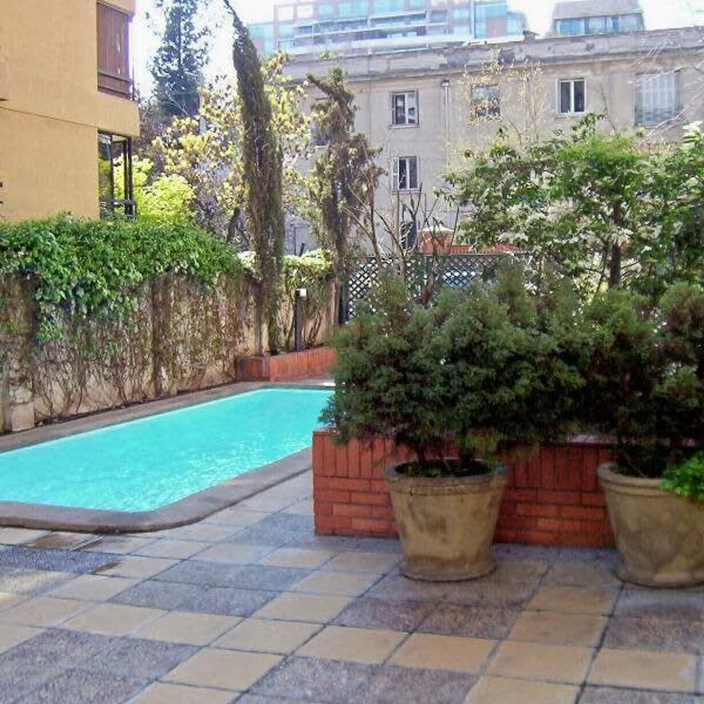 Carmencita St I Classic 1 Bedroom Apartment in El Golf