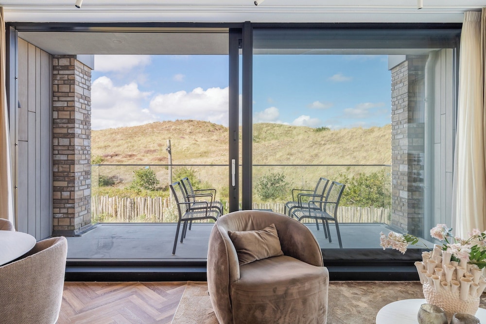 Apartment With a Balcony and Dune Views