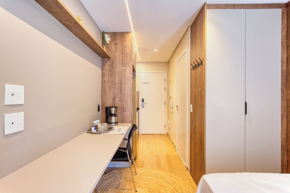 Flat na Vila Mariana c Varanda pr x ao Metr