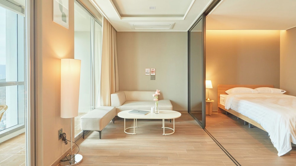 Elbon The Stay