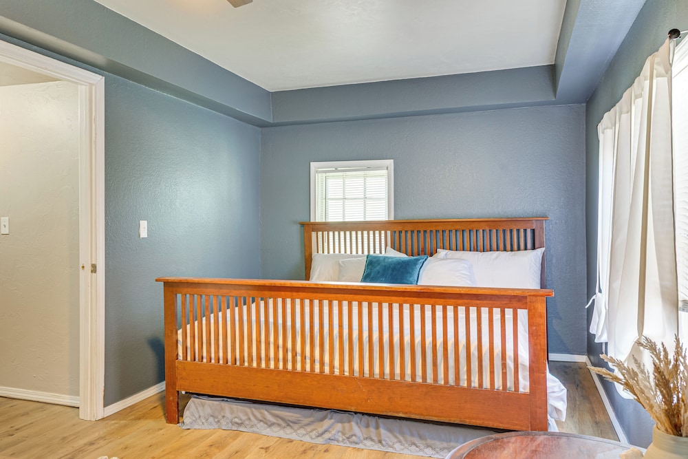 3 Mi to Dtwn Okc: Pet-friendly Paseo Gem!