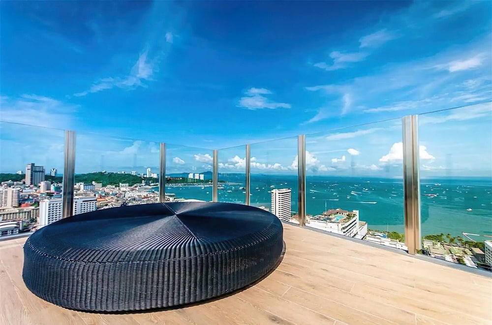 Pattaya's Best Location, Walk to The Beach