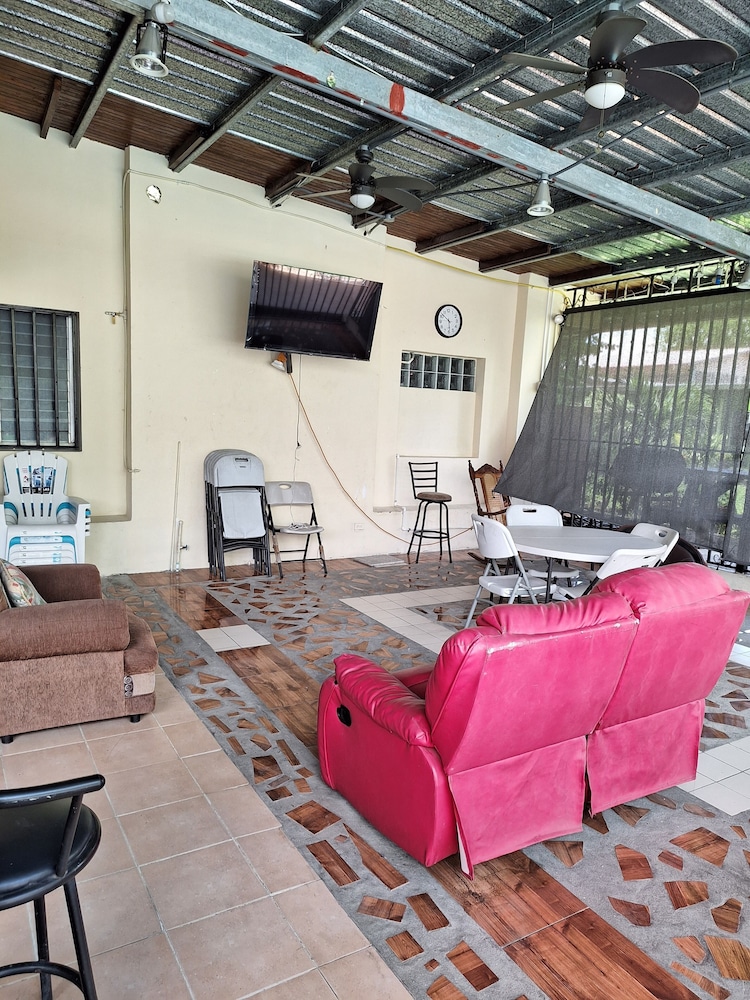 Travel Connection Hostal - Property Image 6