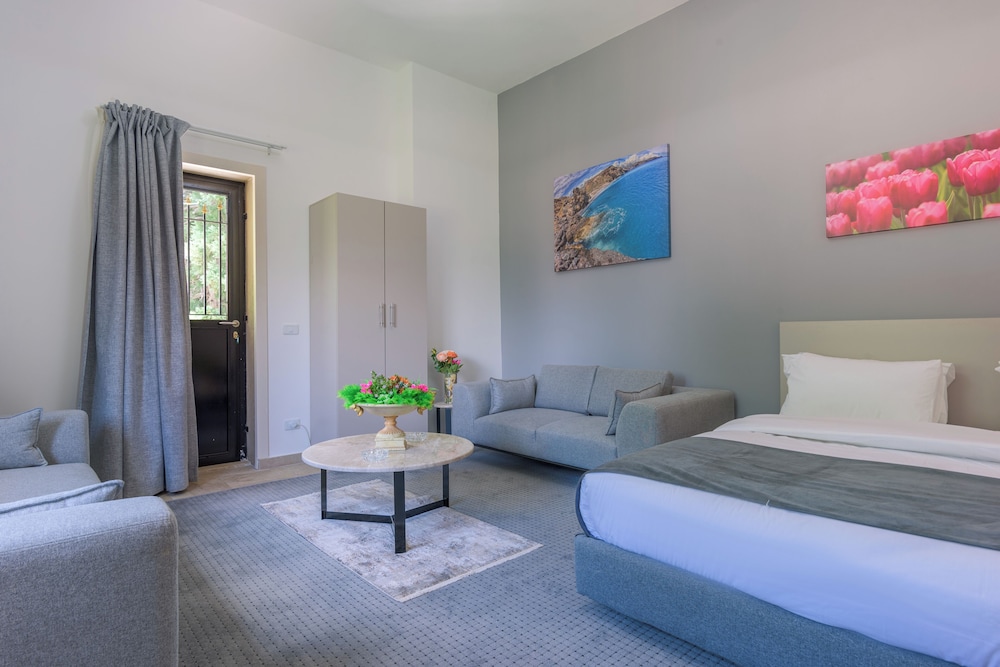 Pearl of Faqra Studios & Apartments