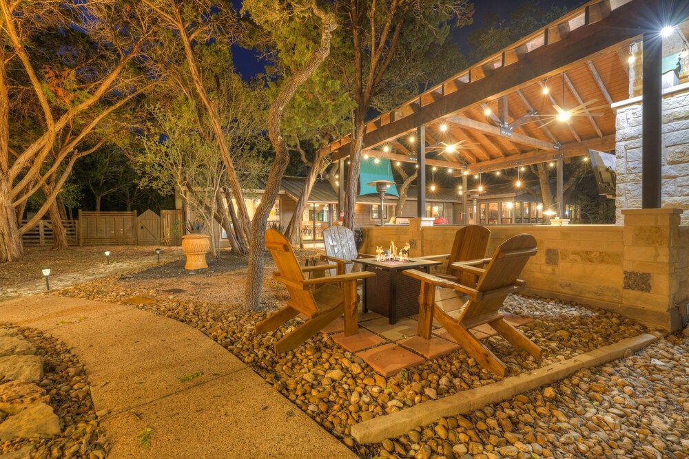 Terracotta Oasis - Wimberley for 30 Guests
