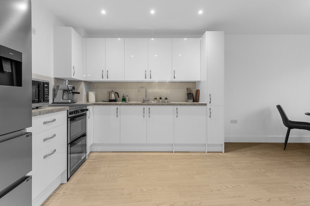 London - 1 Bed Apartment - Sleeps 2 - Long Stays