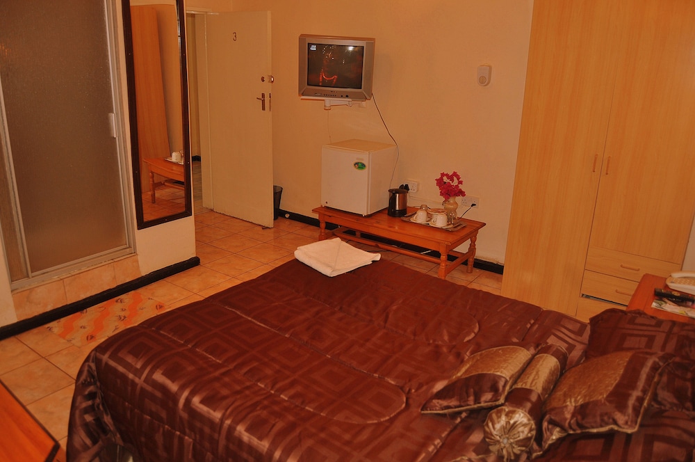 Wane Guest Lodge