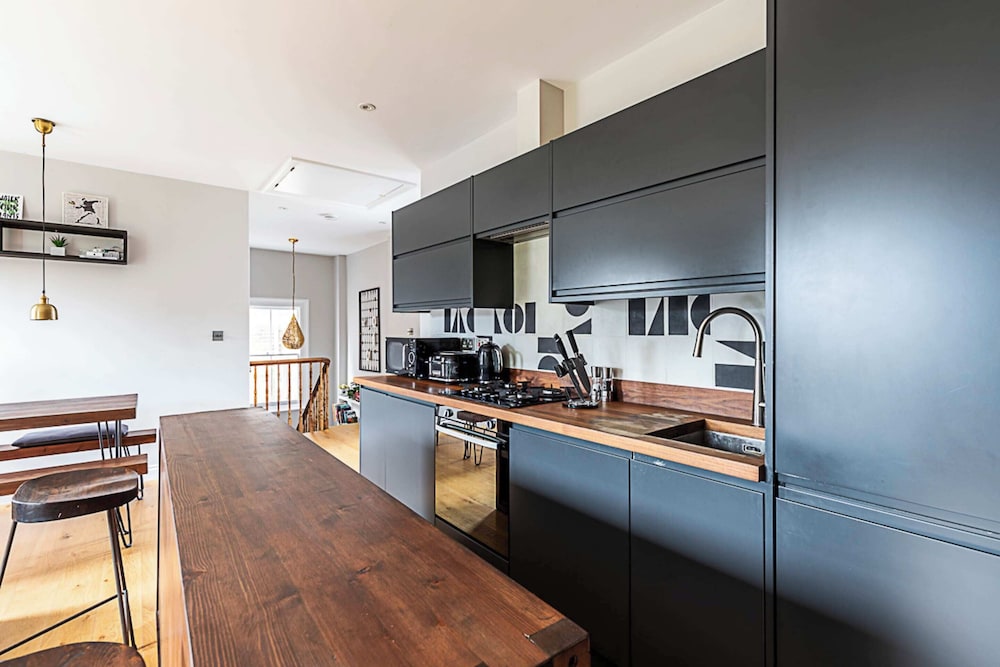 Rustic and Contemporary Haven in Brixton