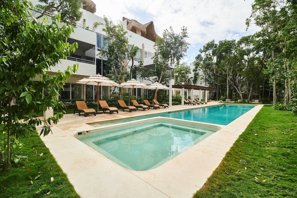 Amazing Apartment With Pools Gym BBQ Yoga Deck