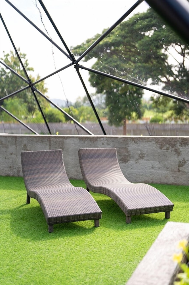 Taradol Premium Pool Villa