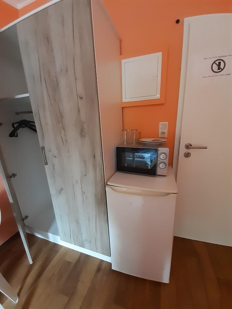 2-Rent Group Hostel Rooms&Apartments TUB19A