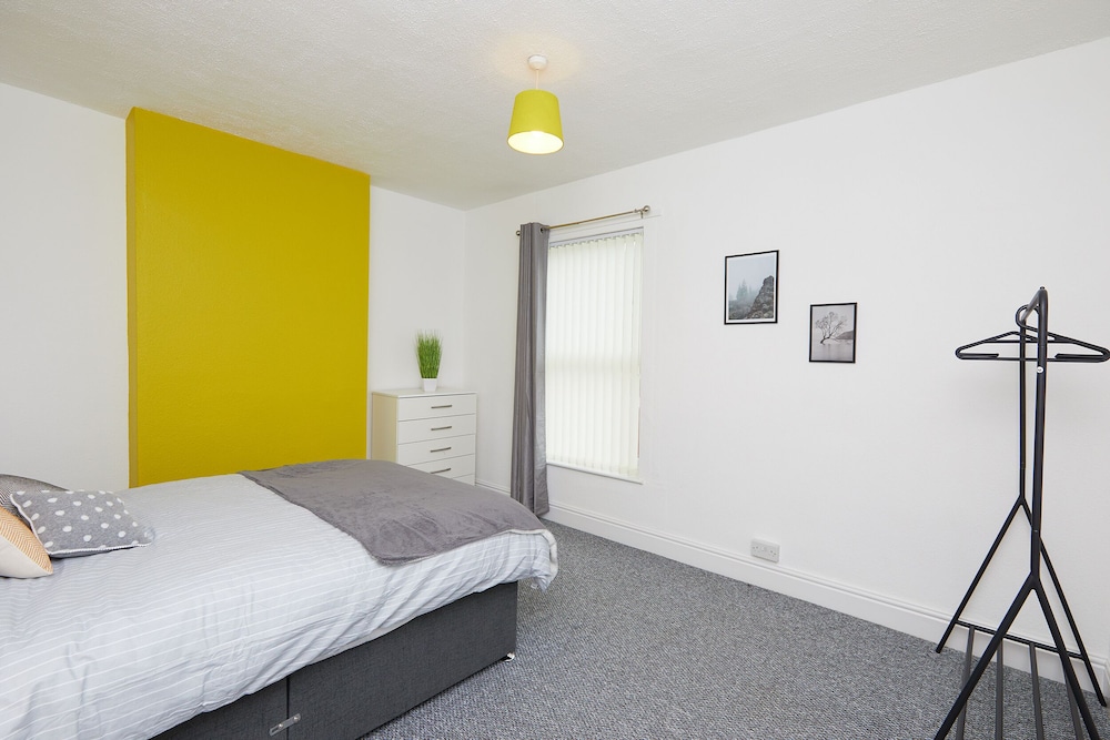 4 Bed Derby House - Long Stays- Parking
