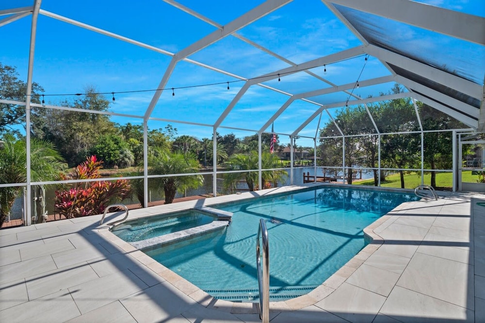 Luxury Heated Pool Home on Saltwater Canal w Tiki