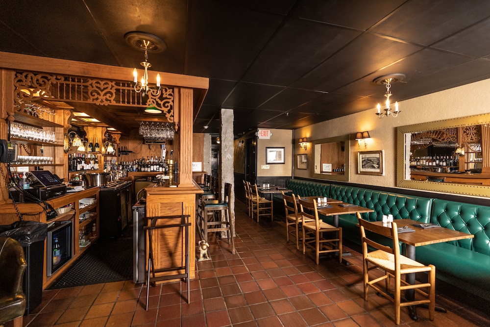 Homeport Inn and Tavern