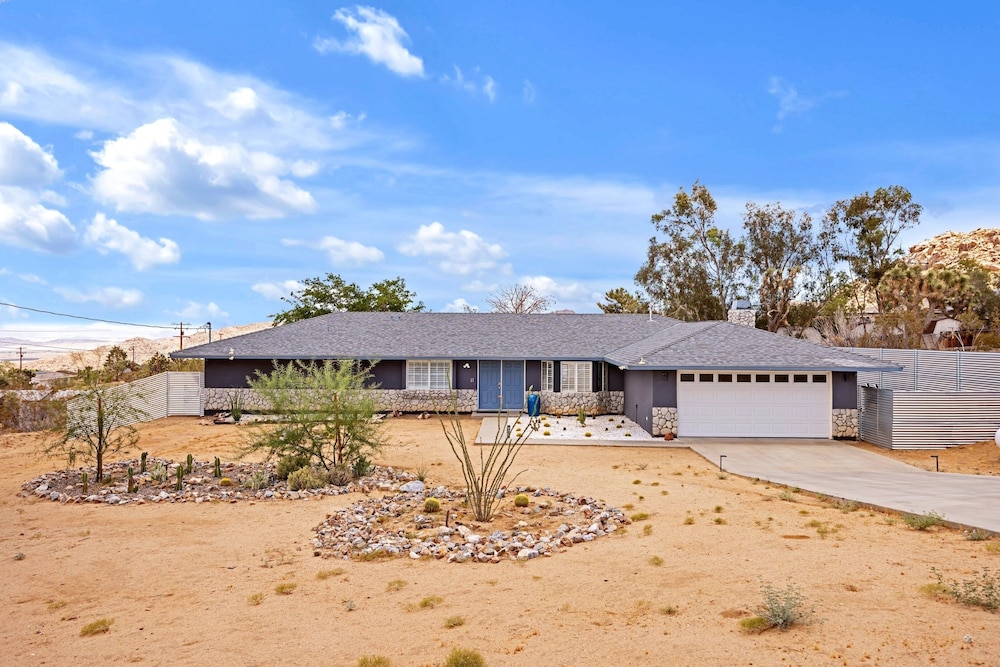 Casa Cosmic - Hot Tub & Fire Pit 3 Bedroom Home