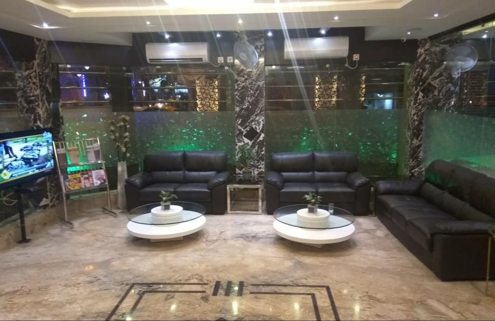 Hotel Ivory Inn