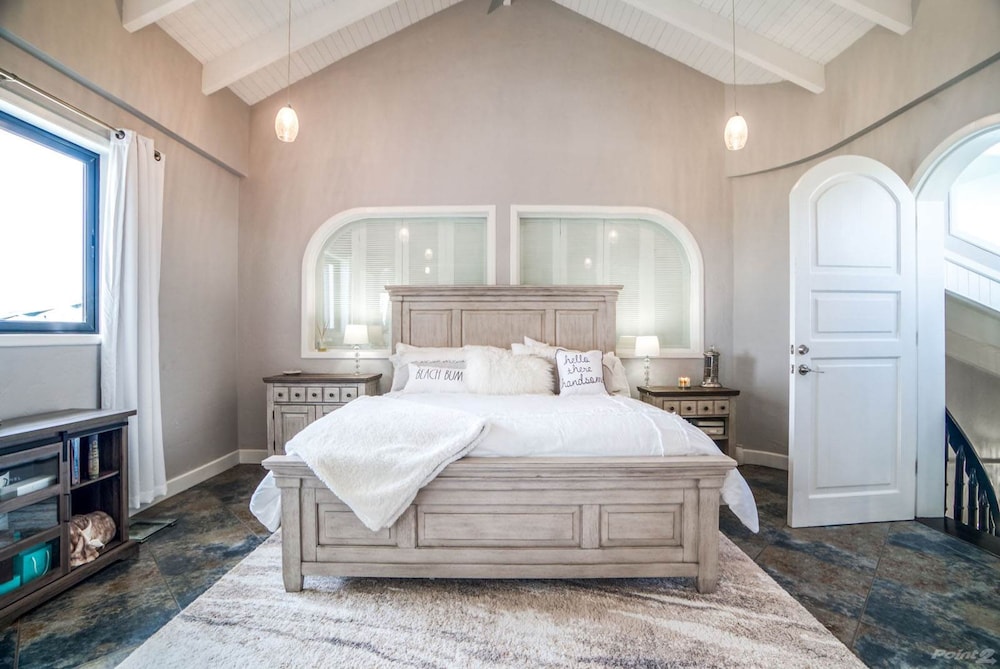 Luxury Oceanfront Villa w 2 Pools Beach Pier