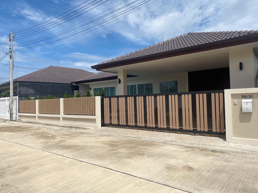 Luxury Pool Villa A10 view 3
