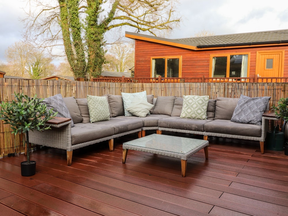 Bowness Bay Lodge